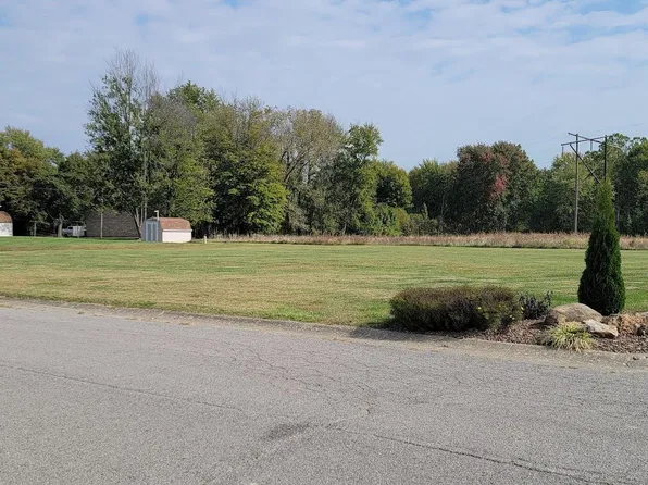 329 Meadow Ln, Linton, IN 47441