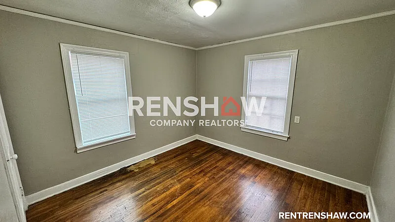 3 bed, 1.0 bath, 1015 sqft, $1,000 — Photo 2