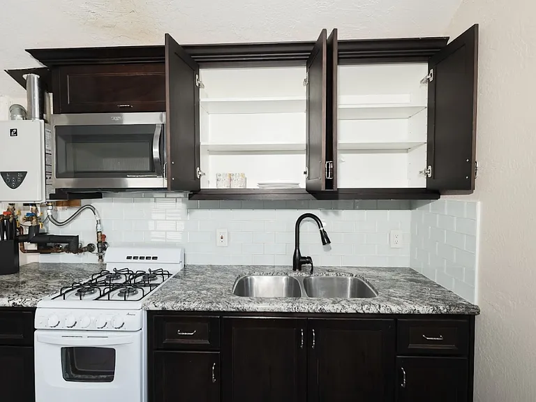 427 S 3rd St #6 — Photo 5