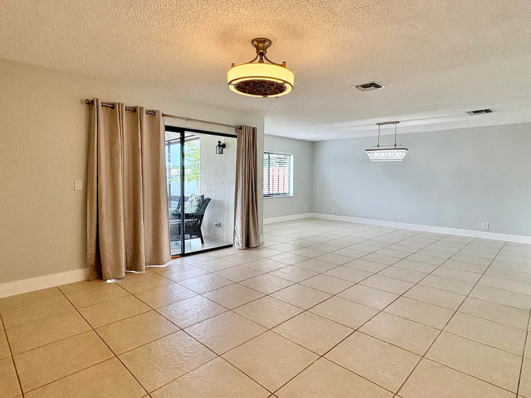 5325 Tennis Ln — Photo 6