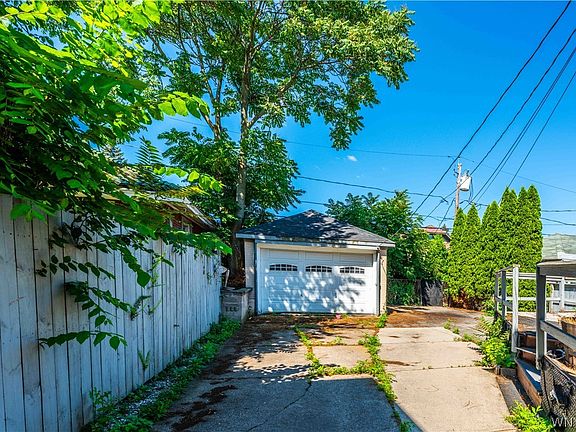 2nd image of 40 Niagara Falls Blvd