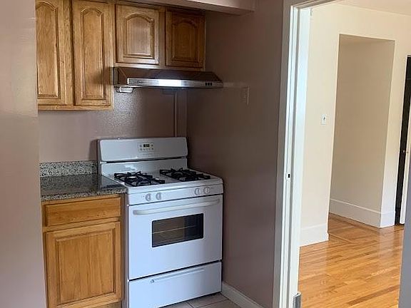 5th image of 337 Judah St