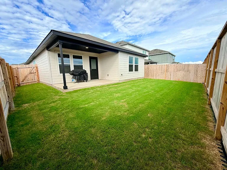 4028 Lily Glade Ln — Photo 3