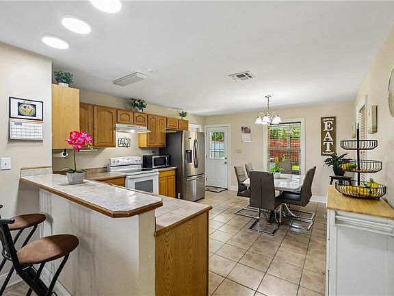 5th image of 103 Allie Ln