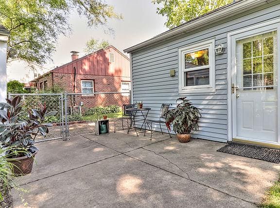 4th image of 811 Hawthorne Dr