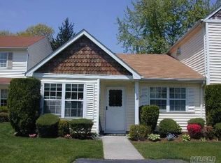 2 Raccoon Path, Coram, NY 11727