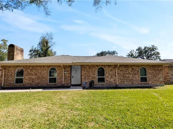 411 Schlief Dr, Belle Chasse, LA 70037