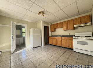 179 1/2 Harvard St #1, Cambridge, MA 02139