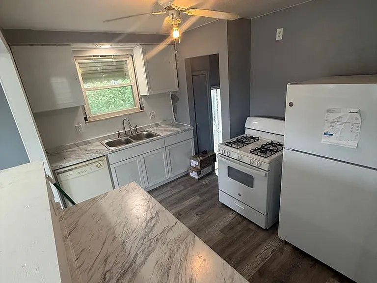 11785 Nashville St — Photo 4