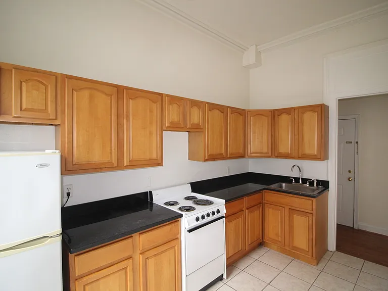 809 Park Ave — Photo 6