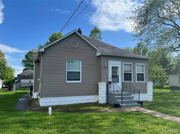 714 Montgomery St, Staunton, IL 62088