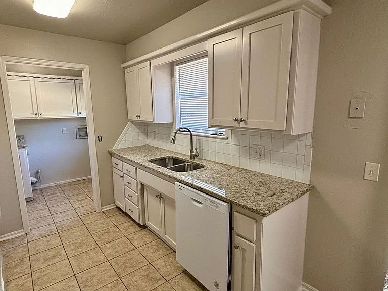 709 Sunset Dr — Photo 5