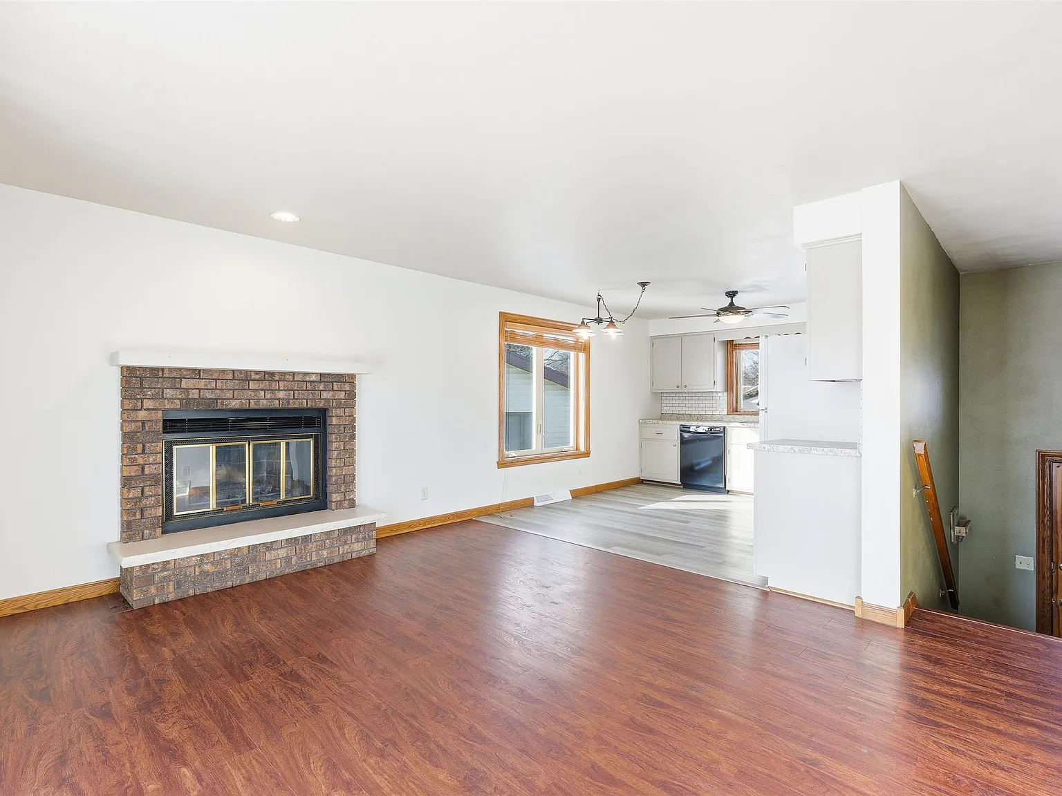 3 bed, 1100 sqft, $1,725 — Photo 4