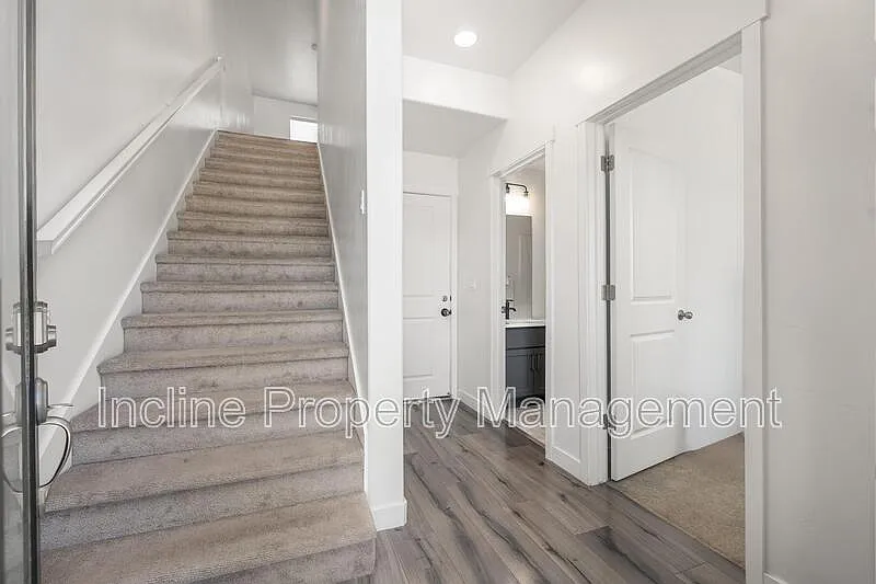 4 bed, 3.0 bath, 1953 sqft, $2,375 — Photo 4