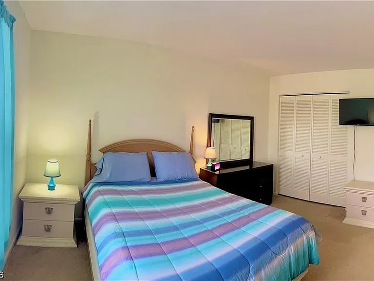 1005 SW 48th Ter #7 — Photo 9