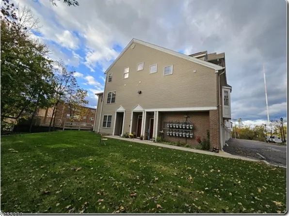 29 Birch St, Ridgefield Park Village, NJ 07660