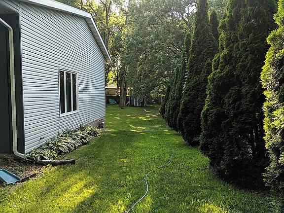 Side Yard to backyard