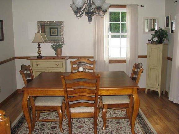 3rd image of 1087 Woodmont Dr
