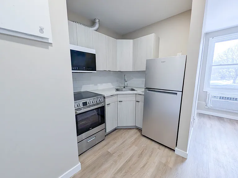 5824 Main St #B — Photo 2