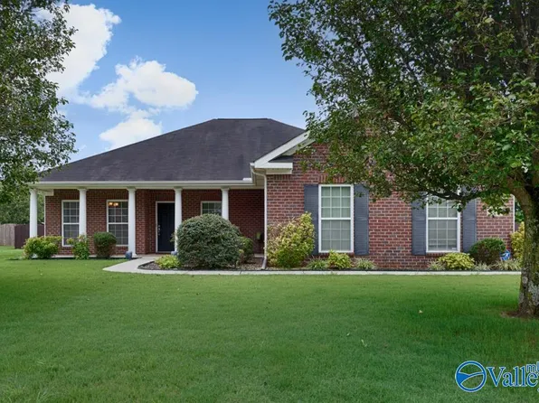 324 Northlake Dr, Meridianville, AL 35759