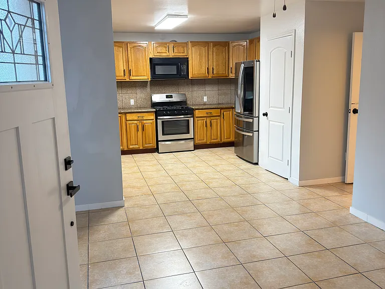 737 Washington Ln — Photo 8