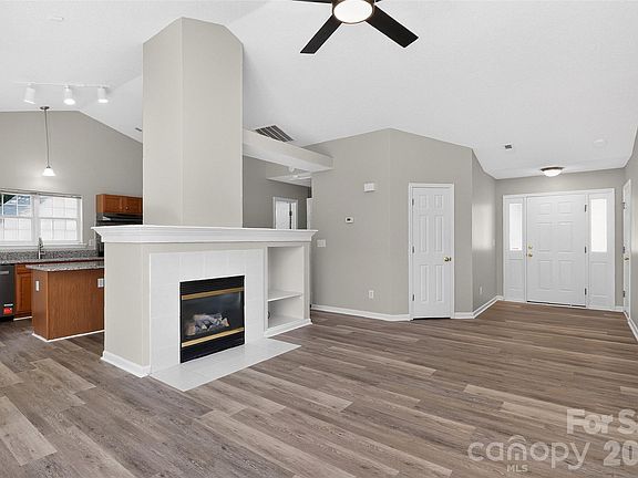 3rd image of 1048 Sandy Point Dr SW