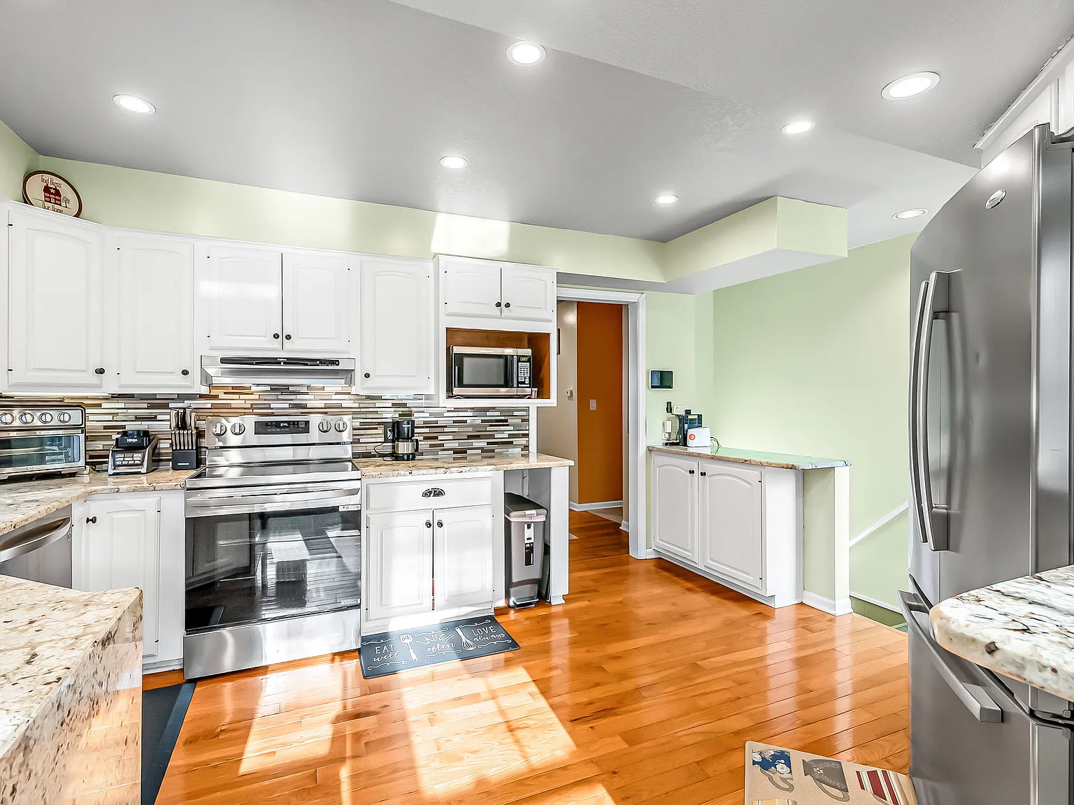 3 bed, 1935 sqft, $2,300 — Photo 1