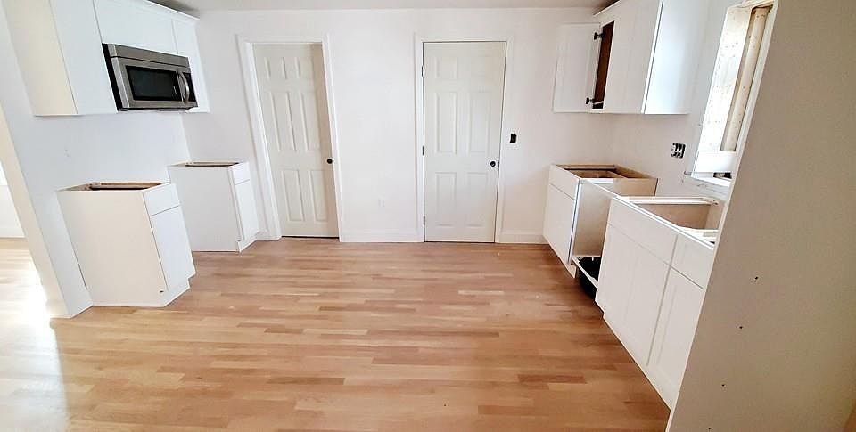 1st image of 14 Abbott St #1