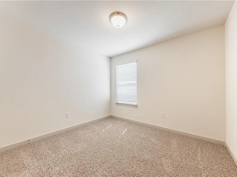 8304 Mimi Ln — Photo 8