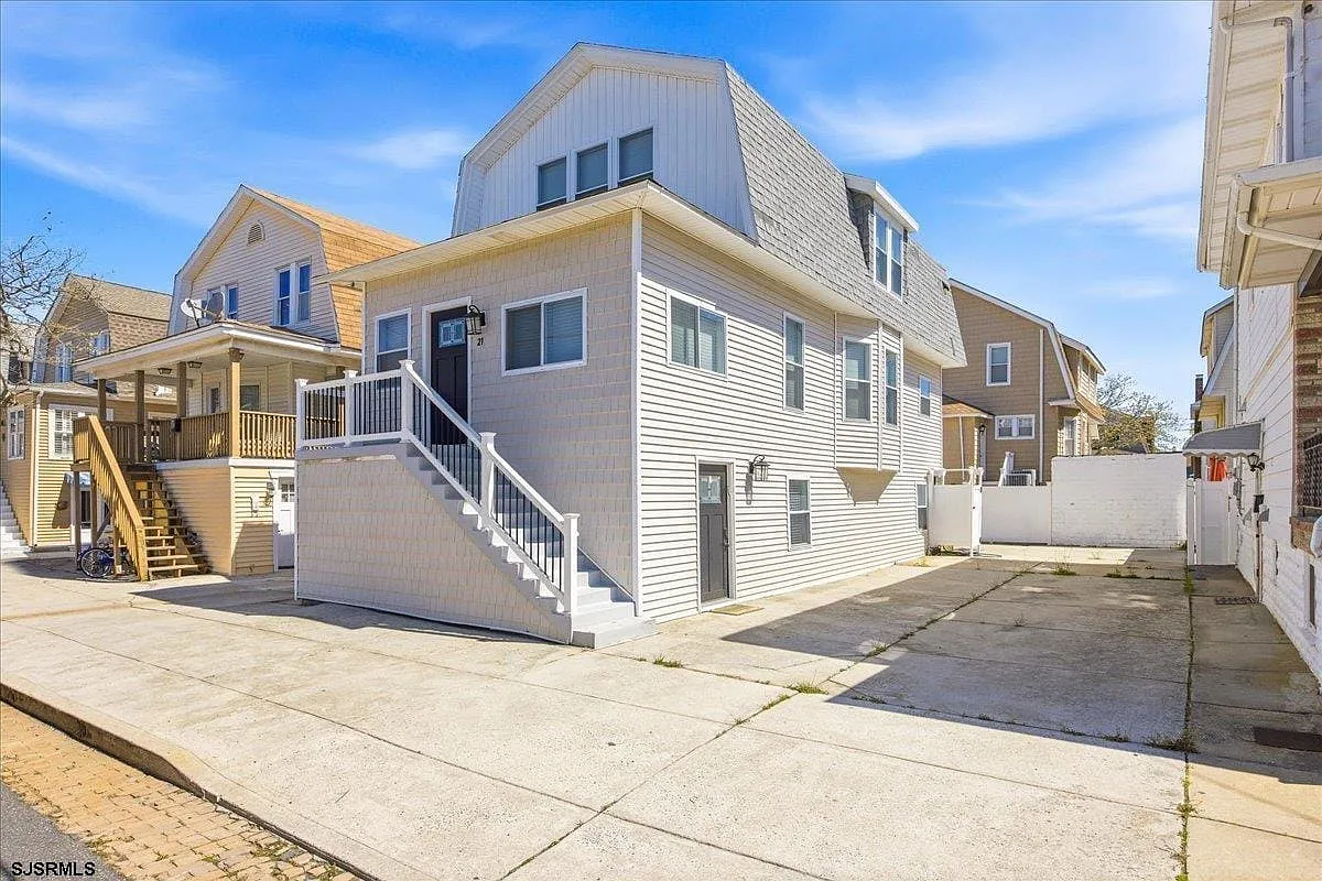 2 bed, 1.0 bath, $2,500 — Photo 2