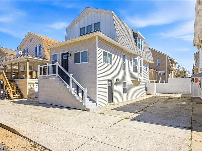21 N Nashville Ave — Photo 2