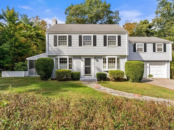 886 Gay St, Westwood, MA 02090