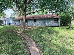 610 N Evanslawn Ave, Aurora, IL 60506