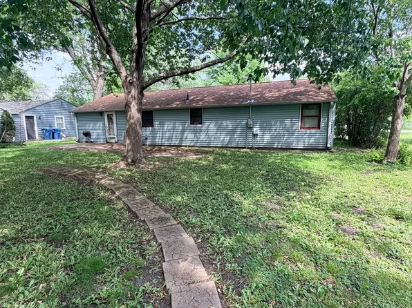610 N Evanslawn Ave, Aurora, IL 60506