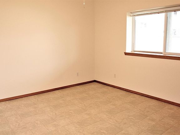 5th image of 812 Lakeshore Dr
