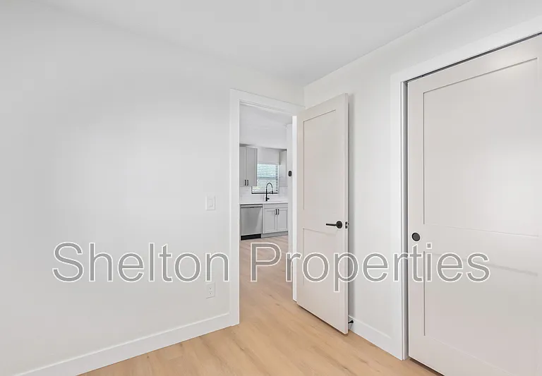 614 N 10th Ave #A — Photo 15