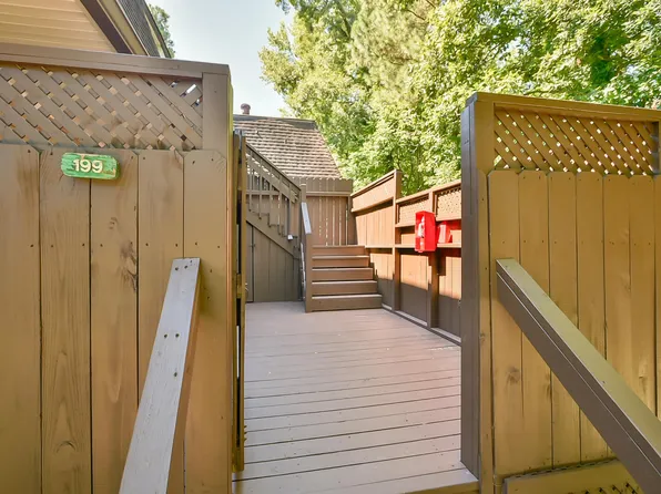 199 Summerwalk Cir, Chapel Hill, NC 27517