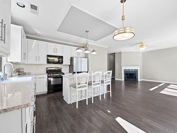 3rd image of 902 Quail Ct