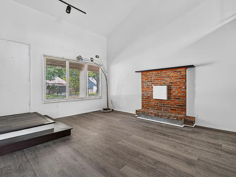 8801 Monmouth Dr — Photo 16
