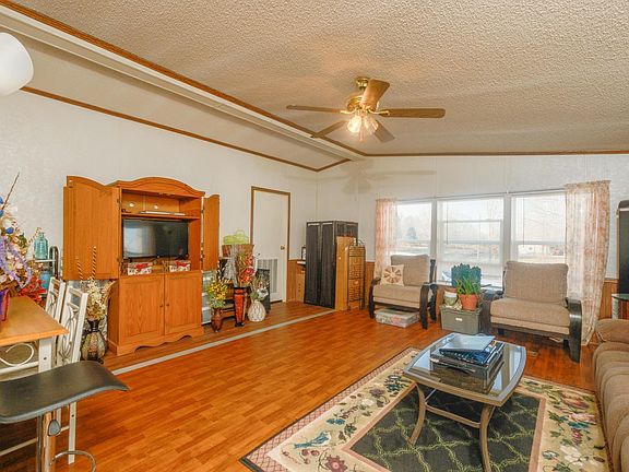 3rd image of 1947 Campground Rd