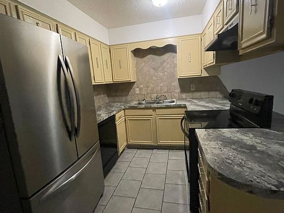 5th image of 806 N Dal Paso St #J