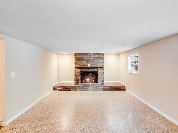 3rd image of 2417 Laburnum Ave #3