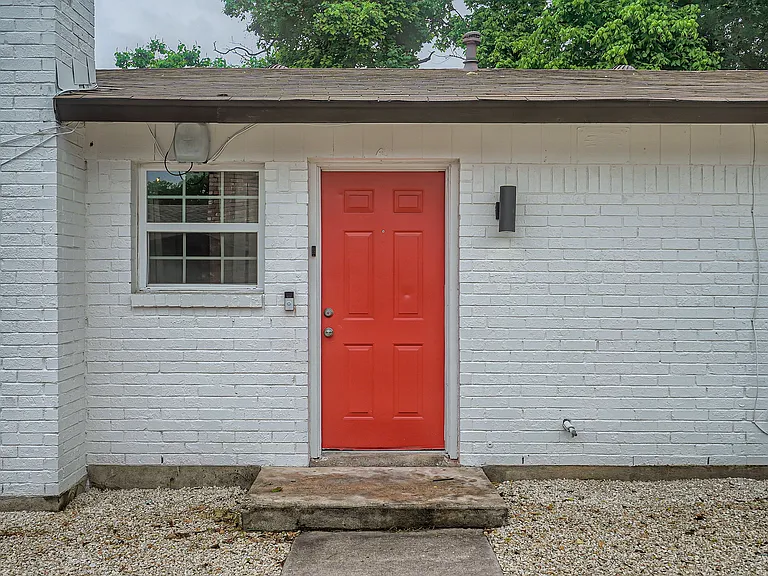 306 E Powell Ln — Photo 28