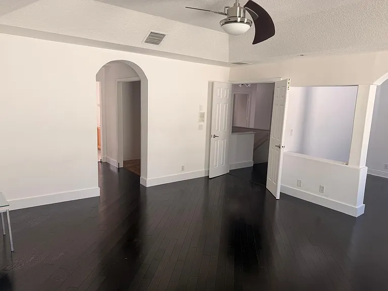 1226 Avondale Ln — Photo 10