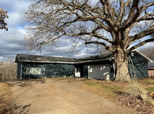 131 Lakeside Dr, Bethalto, IL 62010