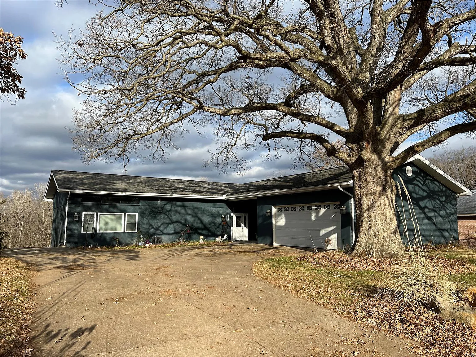 131 Lakeside Dr photo 1