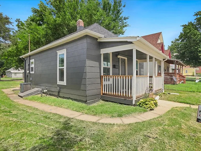 123 W Valley St — Photo 3