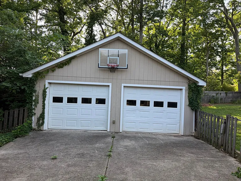 1311 Clover Ln — Photo 15