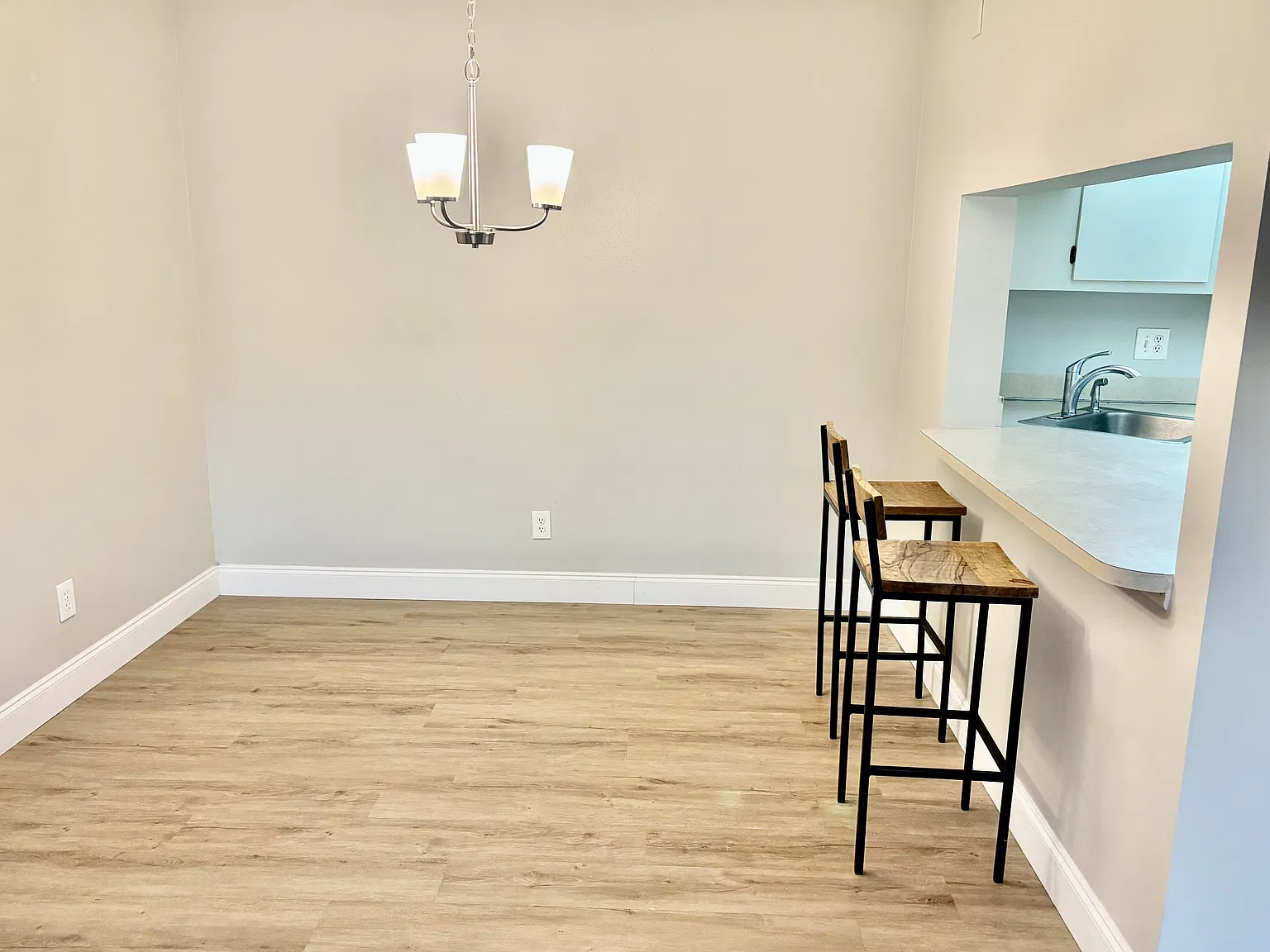 2 bed, 1075 sqft, $1,600 — Photo 3
