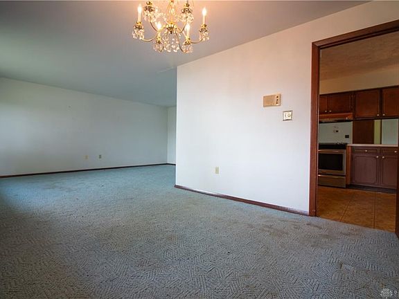 5th image of 625 Crestmont Dr